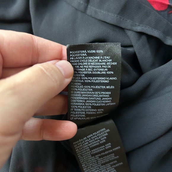 H&M Black and Red Floral Pleated Midi Skirt US 12 - Picture 4 of 4